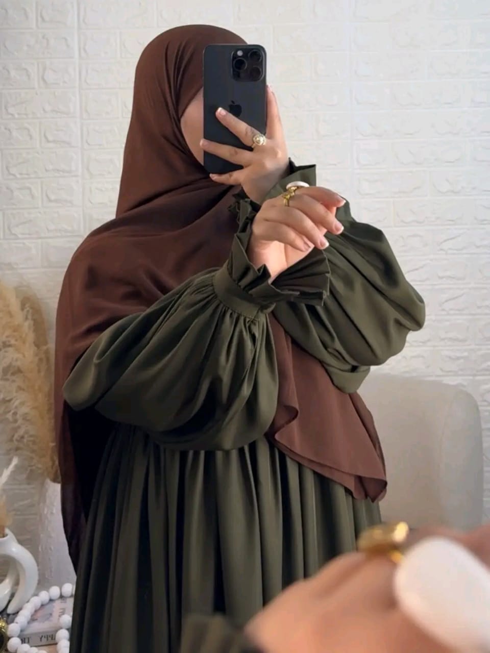 عباية محتشمة وأنيقة