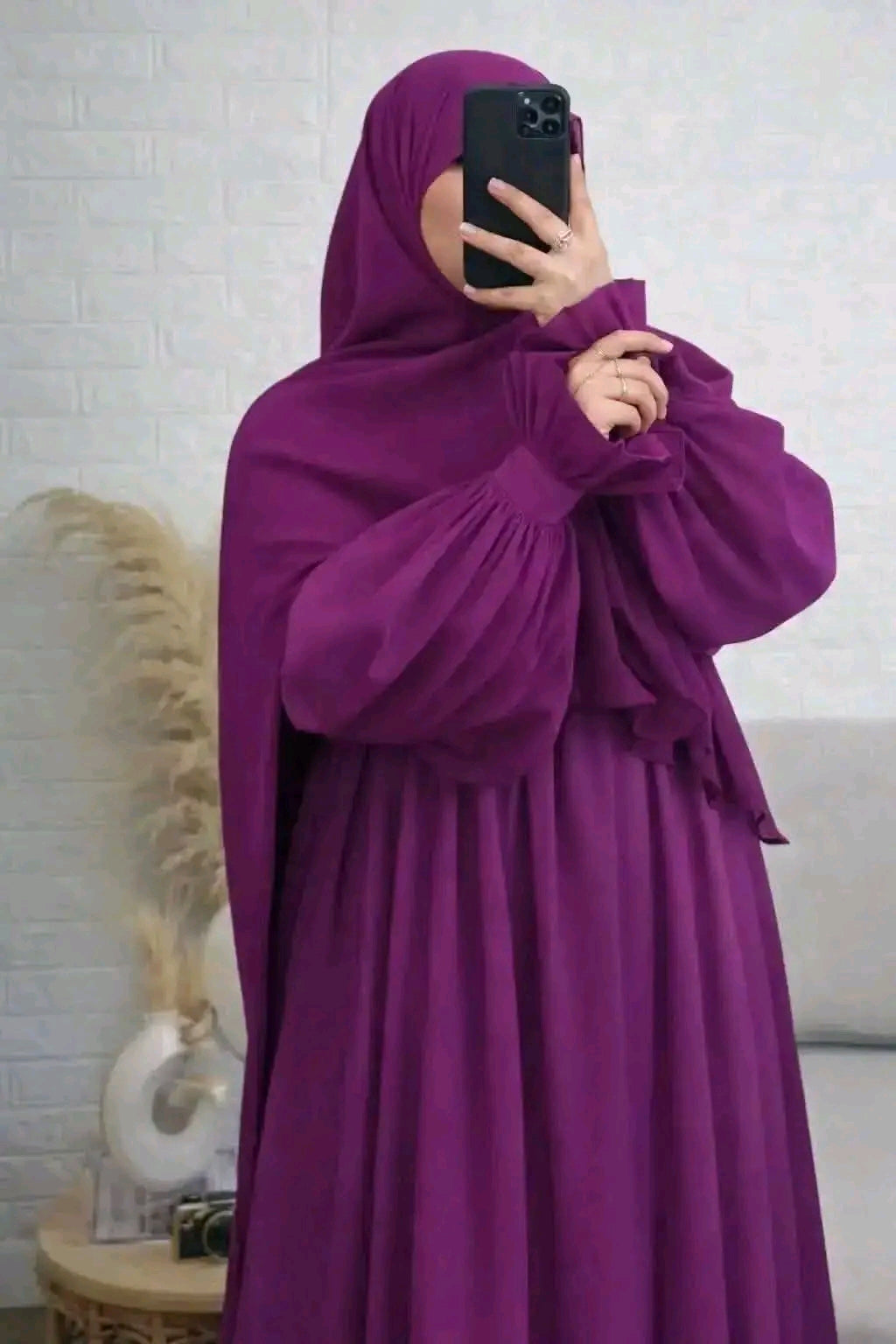 عباية محتشمة وأنيقة