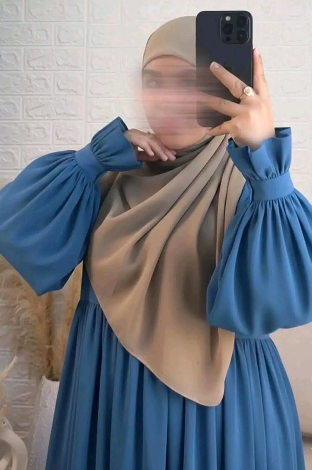 عباية محتشمة وأنيقة