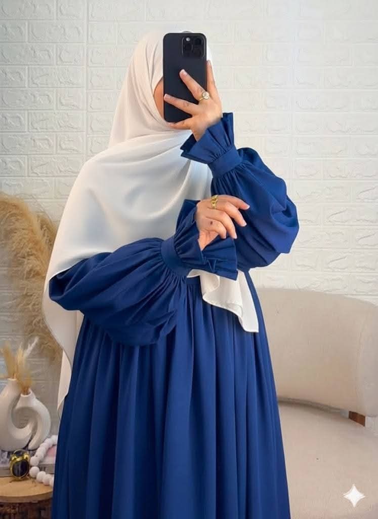 عباية محتشمة وأنيقة