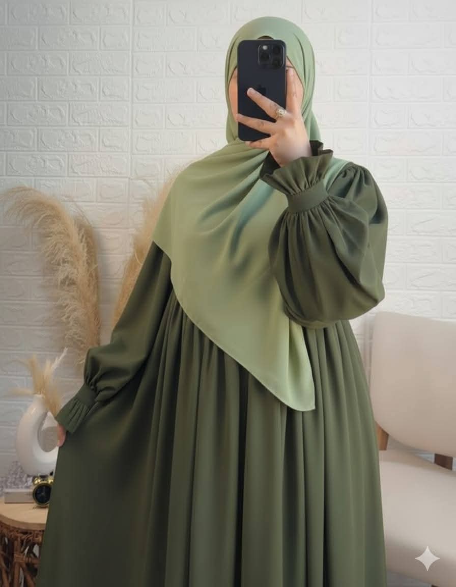 عباية محتشمة وأنيقة
